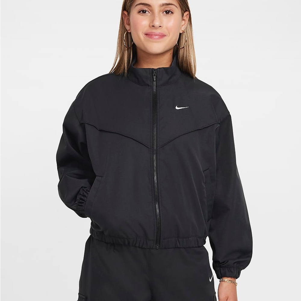 Nike Sportswear
Girls' Oversized Lightweight Jacket